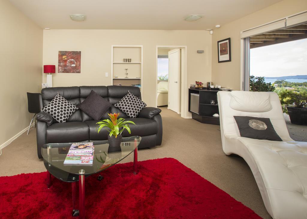 Tahi Lodge - Matakana Coast Bed & Breakfast
