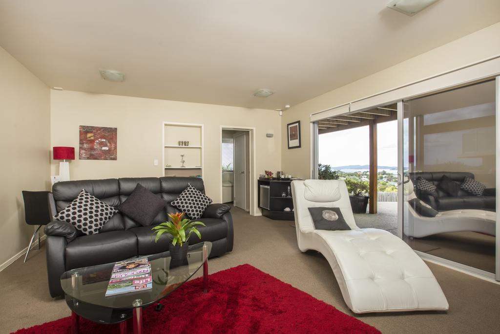 Tahi Lodge - Matakana Coast Bed & Breakfast